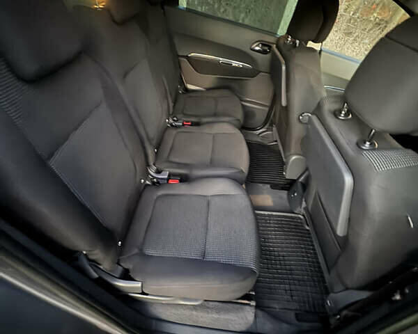 Серый Пежо 5008, объемом двигателя 1.6 л и пробегом 172 тыс. км за 6300 $, фото 14 на Automoto.ua