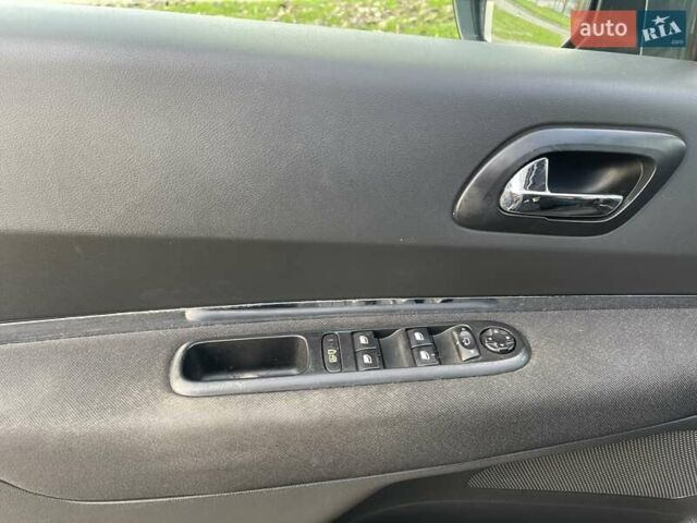 Серый Пежо 5008, объемом двигателя 1.6 л и пробегом 250 тыс. км за 6600 $, фото 10 на Automoto.ua