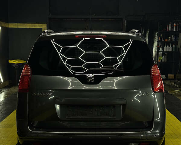 Серый Пежо 5008, объемом двигателя 2 л и пробегом 258 тыс. км за 9700 $, фото 5 на Automoto.ua