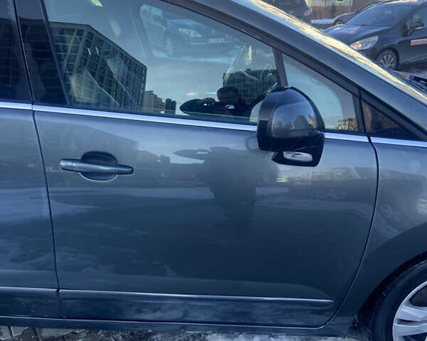 Серый Пежо 5008, объемом двигателя 1.6 л и пробегом 191 тыс. км за 7850 $, фото 5 на Automoto.ua