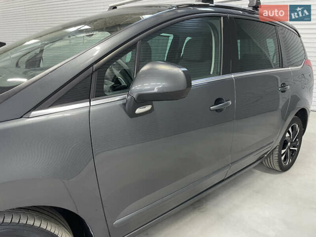 Серый Пежо 5008, объемом двигателя 1.6 л и пробегом 211 тыс. км за 9800 $, фото 9 на Automoto.ua