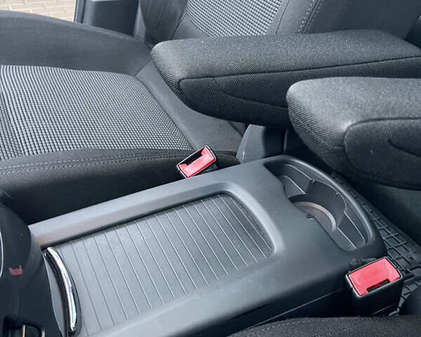 Серый Пежо 5008, объемом двигателя 1.6 л и пробегом 188 тыс. км за 6999 $, фото 33 на Automoto.ua