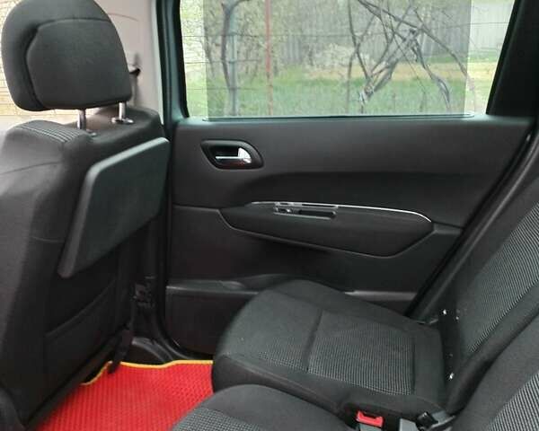 Серый Пежо 5008, объемом двигателя 1.6 л и пробегом 254 тыс. км за 7000 $, фото 4 на Automoto.ua