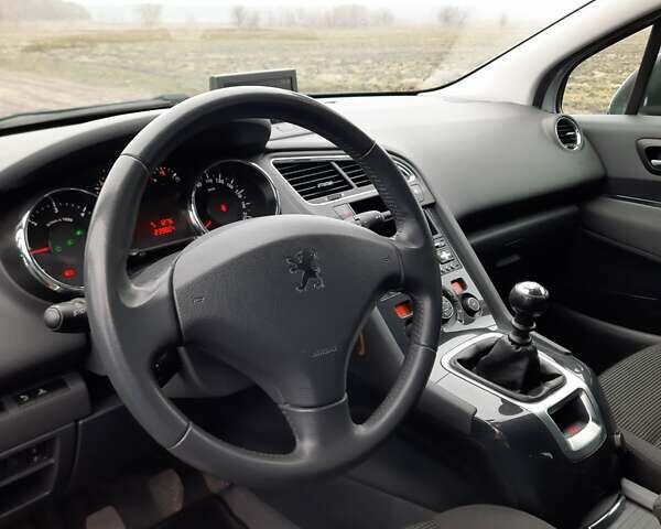 Серый Пежо 5008, объемом двигателя 1.6 л и пробегом 239 тыс. км за 8700 $, фото 6 на Automoto.ua