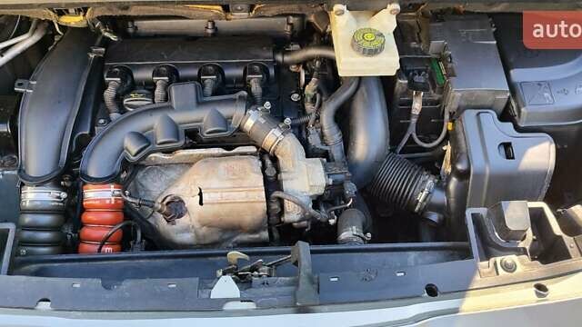 Серый Пежо 5008, объемом двигателя 1.6 л и пробегом 180 тыс. км за 8100 $, фото 9 на Automoto.ua