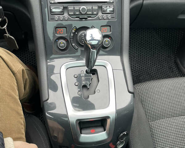 Серый Пежо 5008, объемом двигателя 2 л и пробегом 218 тыс. км за 8600 $, фото 5 на Automoto.ua