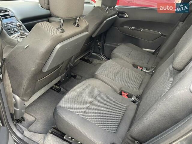 Серый Пежо 5008, объемом двигателя 1.6 л и пробегом 250 тыс. км за 6600 $, фото 8 на Automoto.ua
