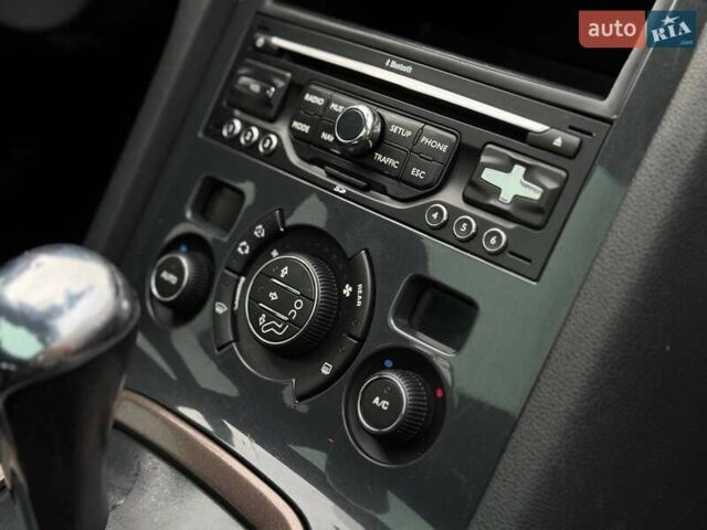 Серый Пежо 5008, объемом двигателя 1.6 л и пробегом 232 тыс. км за 6600 $, фото 49 на Automoto.ua