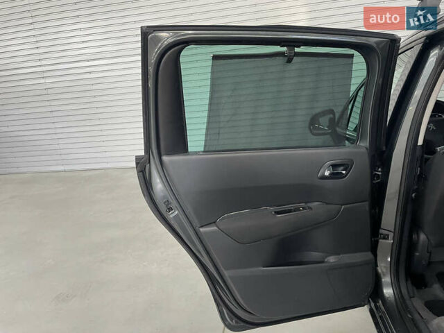 Серый Пежо 5008, объемом двигателя 1.6 л и пробегом 211 тыс. км за 9800 $, фото 38 на Automoto.ua