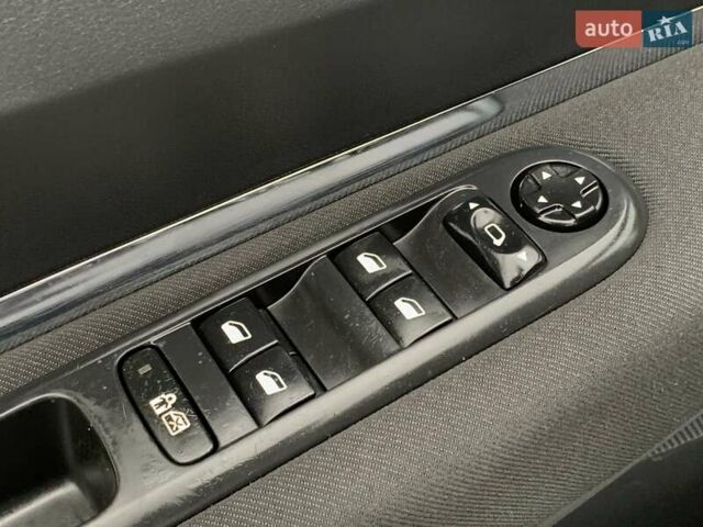 Серый Пежо 5008, объемом двигателя 1.6 л и пробегом 276 тыс. км за 7999 $, фото 42 на Automoto.ua