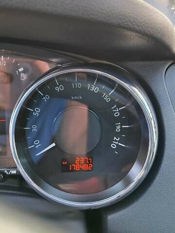 Серый Пежо 5008, объемом двигателя 1.6 л и пробегом 180 тыс. км за 8100 $, фото 29 на Automoto.ua