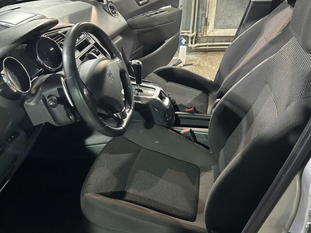 Серый Пежо 5008, объемом двигателя 1.6 л и пробегом 192 тыс. км за 8450 $, фото 7 на Automoto.ua