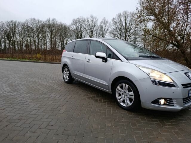 Серый Пежо 5008, объемом двигателя 2 л и пробегом 247 тыс. км за 10500 $, фото 1 на Automoto.ua