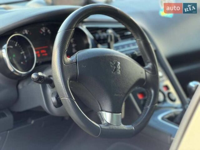 Серый Пежо 5008, объемом двигателя 1.6 л и пробегом 264 тыс. км за 8700 $, фото 7 на Automoto.ua
