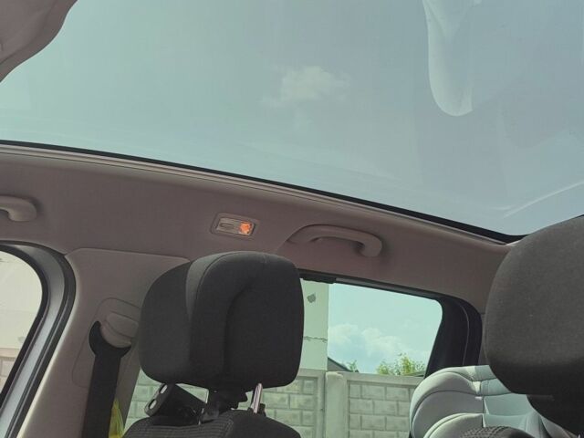 Сірий Пежо 5008, об'ємом двигуна 1.6 л та пробігом 320 тис. км за 8100 $, фото 3 на Automoto.ua