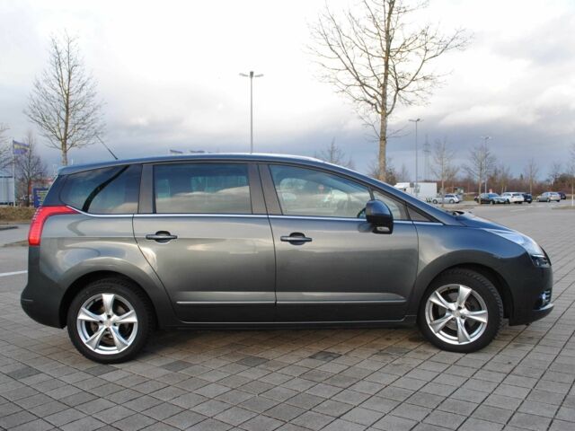 Сірий Пежо 5008, об'ємом двигуна 2 л та пробігом 270 тис. км за 10000 $, фото 1 на Automoto.ua