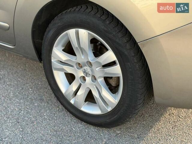 Серый Пежо 5008, объемом двигателя 1.6 л и пробегом 264 тыс. км за 8700 $, фото 6 на Automoto.ua