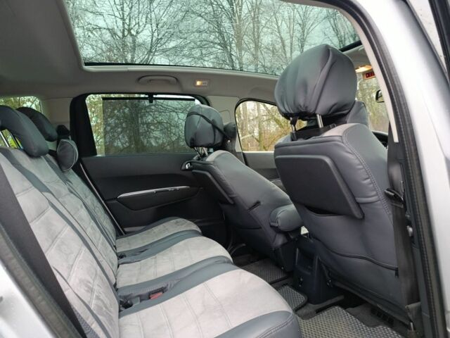 Серый Пежо 5008, объемом двигателя 2 л и пробегом 247 тыс. км за 10500 $, фото 3 на Automoto.ua