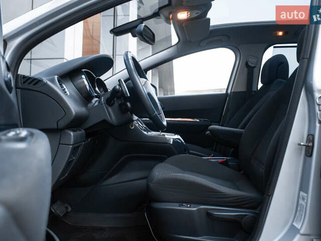 Сірий Пежо 5008, об'ємом двигуна 1.6 л та пробігом 243 тис. км за 9500 $, фото 9 на Automoto.ua