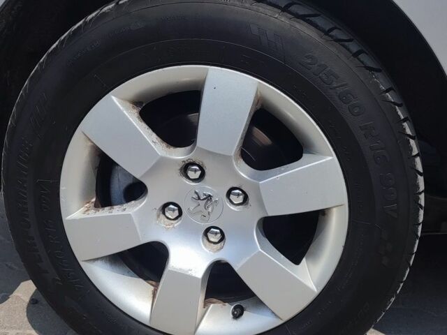 Сірий Пежо 5008, об'ємом двигуна 1.6 л та пробігом 320 тис. км за 8100 $, фото 6 на Automoto.ua