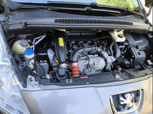 Серый Пежо 5008, объемом двигателя 2 л и пробегом 194 тыс. км за 7900 $, фото 4 на Automoto.ua