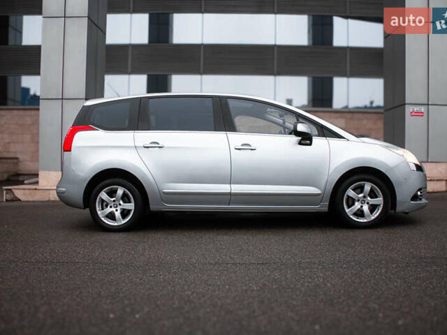 Сірий Пежо 5008, об'ємом двигуна 1.6 л та пробігом 243 тис. км за 9500 $, фото 1 на Automoto.ua