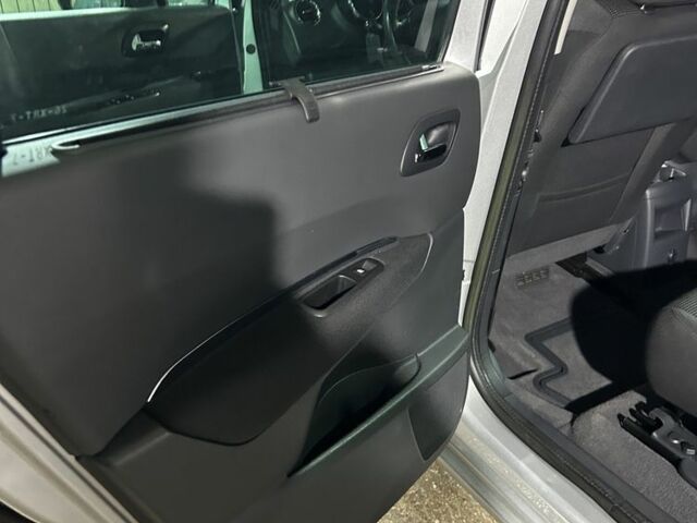 Серый Пежо 5008, объемом двигателя 1.6 л и пробегом 192 тыс. км за 8450 $, фото 6 на Automoto.ua