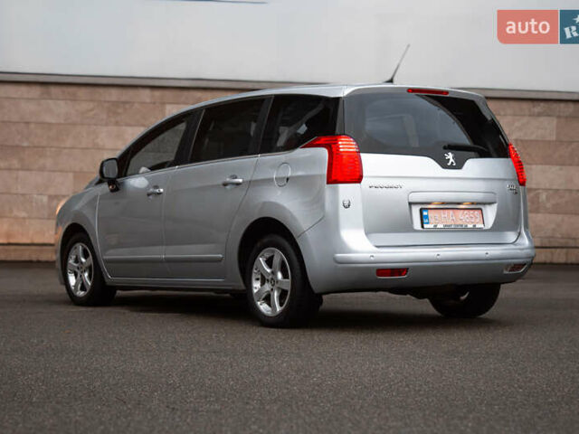 Сірий Пежо 5008, об'ємом двигуна 1.6 л та пробігом 243 тис. км за 9500 $, фото 4 на Automoto.ua