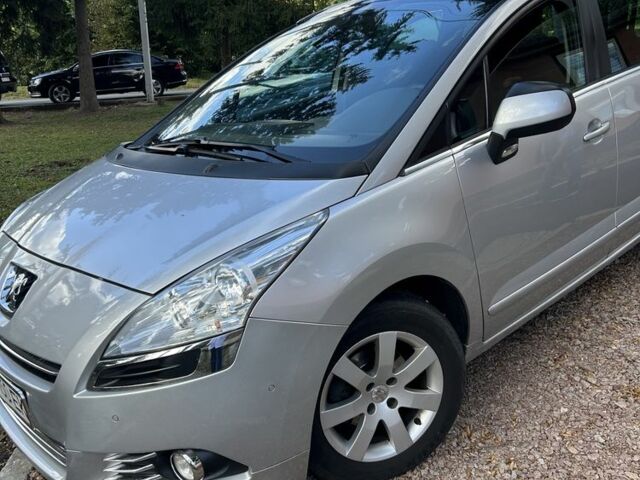 Серый Пежо 5008, объемом двигателя 1.6 л и пробегом 192 тыс. км за 8450 $, фото 3 на Automoto.ua