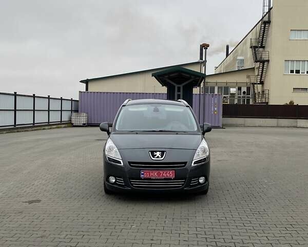 Серый Пежо 5008, объемом двигателя 1.6 л и пробегом 189 тыс. км за 8200 $, фото 1 на Automoto.ua