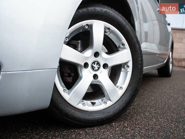 Сірий Пежо 5008, об'ємом двигуна 1.6 л та пробігом 243 тис. км за 9500 $, фото 7 на Automoto.ua