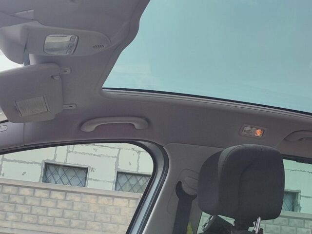 Сірий Пежо 5008, об'ємом двигуна 1.6 л та пробігом 320 тис. км за 8100 $, фото 4 на Automoto.ua