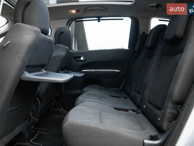 Сірий Пежо 5008, об'ємом двигуна 1.6 л та пробігом 243 тис. км за 9500 $, фото 12 на Automoto.ua