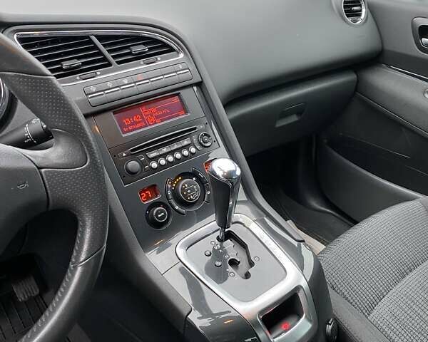 Серый Пежо 5008, объемом двигателя 1.6 л и пробегом 189 тыс. км за 8200 $, фото 14 на Automoto.ua