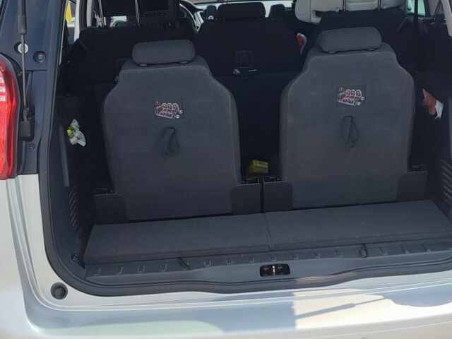 Сірий Пежо 5008, об'ємом двигуна 1.6 л та пробігом 320 тис. км за 8100 $, фото 12 на Automoto.ua