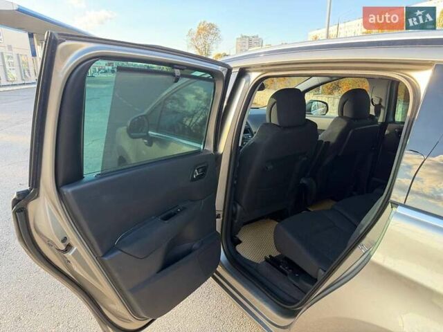 Серый Пежо 5008, объемом двигателя 1.6 л и пробегом 264 тыс. км за 8700 $, фото 16 на Automoto.ua