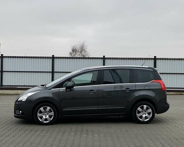 Серый Пежо 5008, объемом двигателя 1.6 л и пробегом 189 тыс. км за 8200 $, фото 3 на Automoto.ua