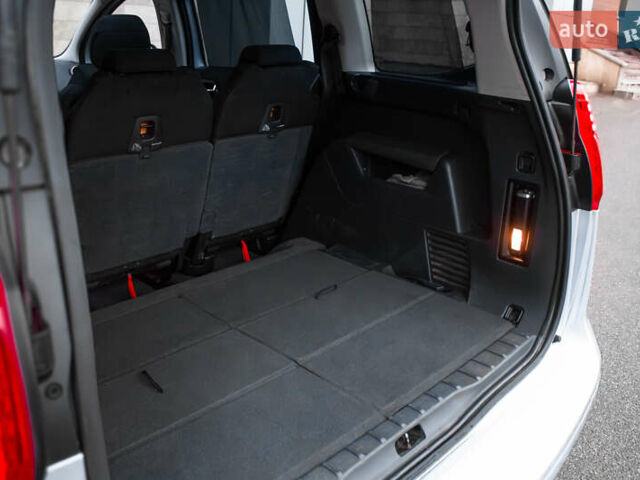 Сірий Пежо 5008, об'ємом двигуна 1.6 л та пробігом 243 тис. км за 9500 $, фото 37 на Automoto.ua