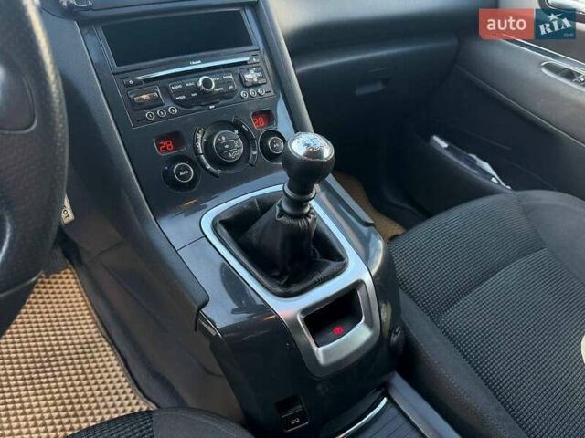 Серый Пежо 5008, объемом двигателя 1.6 л и пробегом 264 тыс. км за 8700 $, фото 8 на Automoto.ua