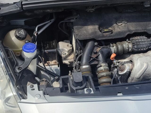 Сірий Пежо 5008, об'ємом двигуна 1.6 л та пробігом 320 тис. км за 8100 $, фото 2 на Automoto.ua