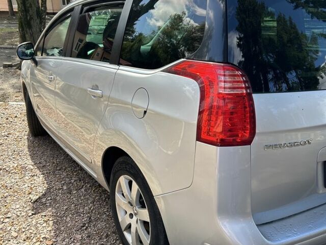 Серый Пежо 5008, объемом двигателя 1.6 л и пробегом 192 тыс. км за 8450 $, фото 1 на Automoto.ua