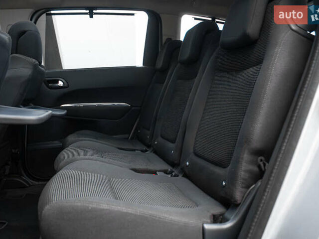 Сірий Пежо 5008, об'ємом двигуна 1.6 л та пробігом 243 тис. км за 9500 $, фото 13 на Automoto.ua