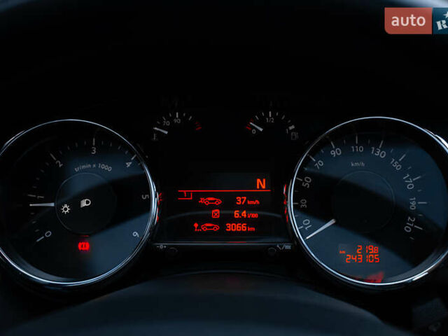 Сірий Пежо 5008, об'ємом двигуна 1.6 л та пробігом 243 тис. км за 9500 $, фото 20 на Automoto.ua