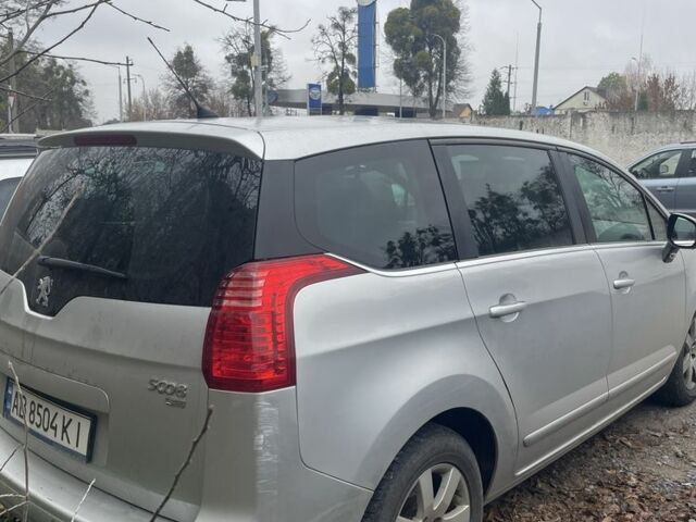 Серый Пежо 5008, объемом двигателя 1.6 л и пробегом 250 тыс. км за 7000 $, фото 3 на Automoto.ua