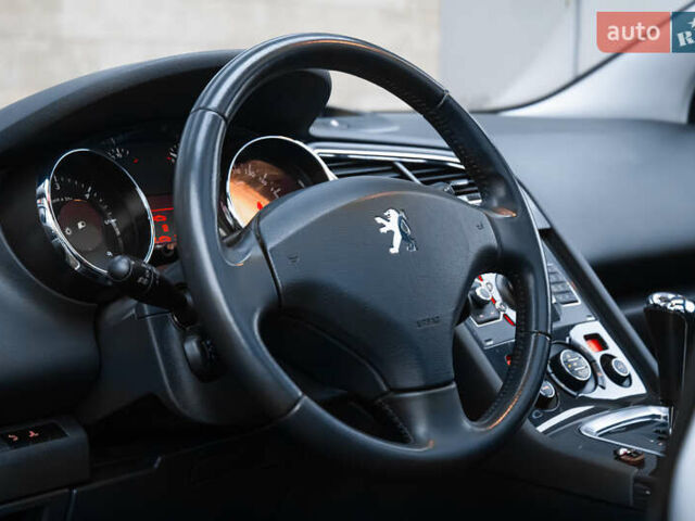 Сірий Пежо 5008, об'ємом двигуна 1.6 л та пробігом 243 тис. км за 9500 $, фото 8 на Automoto.ua