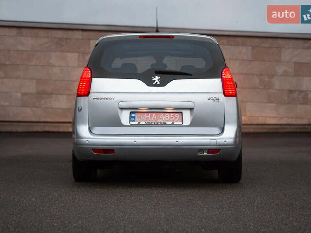 Сірий Пежо 5008, об'ємом двигуна 1.6 л та пробігом 243 тис. км за 9500 $, фото 3 на Automoto.ua