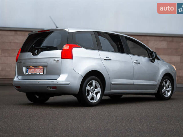Сірий Пежо 5008, об'ємом двигуна 1.6 л та пробігом 243 тис. км за 9500 $, фото 2 на Automoto.ua