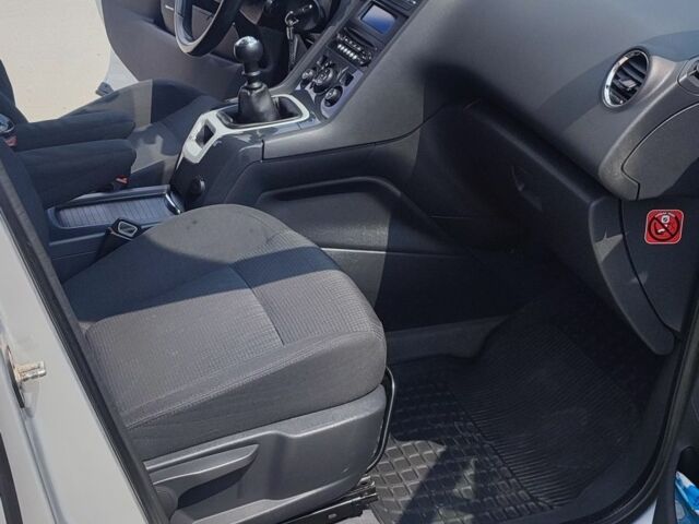 Сірий Пежо 5008, об'ємом двигуна 1.6 л та пробігом 320 тис. км за 8100 $, фото 7 на Automoto.ua