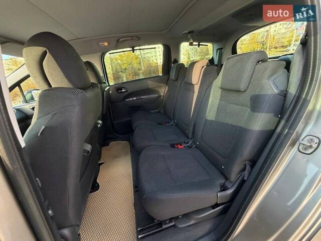 Серый Пежо 5008, объемом двигателя 1.6 л и пробегом 264 тыс. км за 8700 $, фото 14 на Automoto.ua