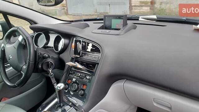 Серый Пежо 5008, объемом двигателя 1.6 л и пробегом 217 тыс. км за 9500 $, фото 3 на Automoto.ua